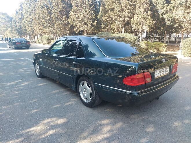 Mercedes E 240 1999, 211,000 km - 2.4 l - Sumqayıt