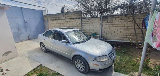 Volkswagen Passat 2000, 300,000 km - 2.0 l - Sabirabad