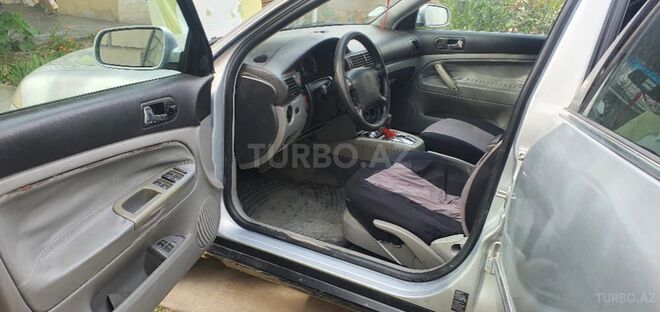 Volkswagen Passat 2000, 300,000 km - 2.0 l - Sabirabad
