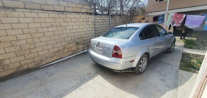 Volkswagen Passat 2000, 300,000 km - 2.0 l - Sabirabad