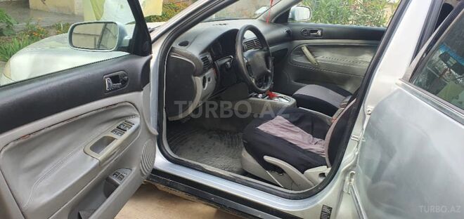 Volkswagen Passat 2000, 300,000 km - 2.0 l - Sabirabad