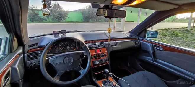 Mercedes E 200 1997, 355,600 km - 2.0 l - Bakı