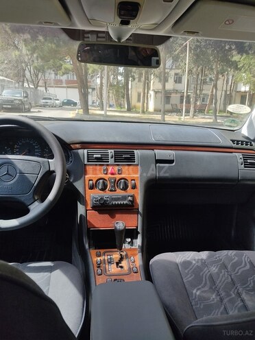 Mercedes E 240 1998, 347,000 km - 2.4 l - Bakı