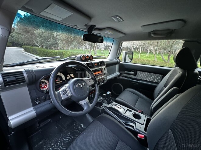 Toyota FJ Cruiser 2013, 126,000 km - 4.0 l - Bakı