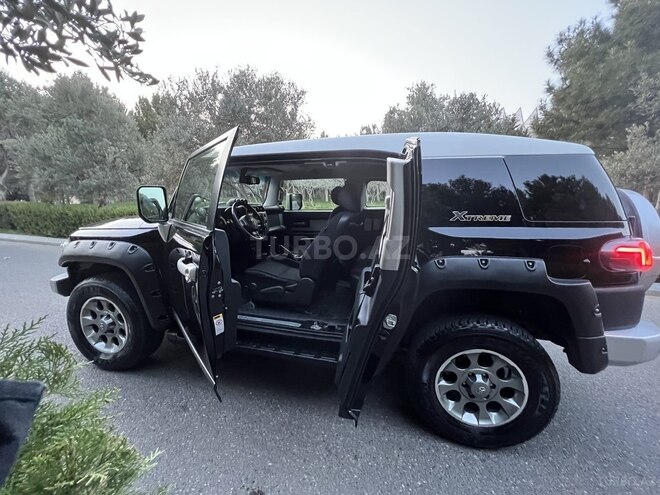 Toyota FJ Cruiser 2013, 126,000 km - 4.0 l - Bakı