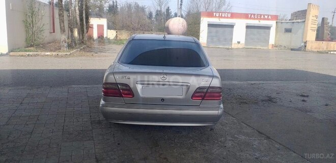 Mercedes E 270 2001, 472,220 km - 2.7 l - Beyləqan