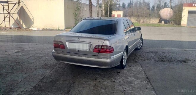 Mercedes E 270 2001, 472,220 km - 2.7 l - Beyləqan