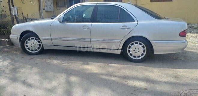 Mercedes E 270 2001, 472,220 km - 2.7 l - Beyləqan