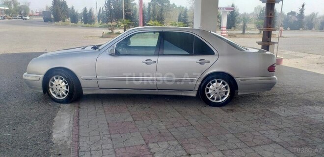 Mercedes E 270 2001, 472,220 km - 2.7 l - Beyləqan