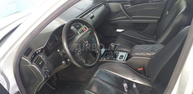 Mercedes E 270 2001, 472,220 km - 2.7 l - Beyləqan