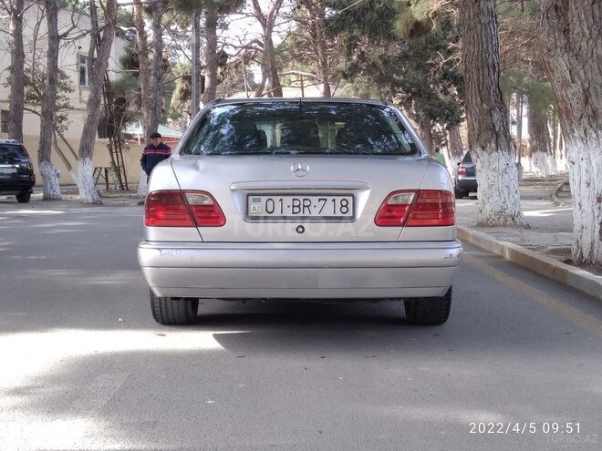 Mercedes E 220 1999, 490,123 km - 2.2 l - Sumqayıt