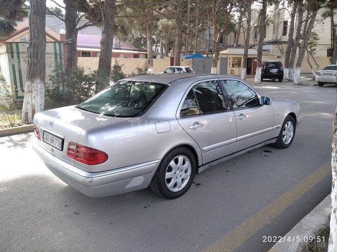 Mercedes E 220 1999, 490,123 km - 2.2 l - Sumqayıt