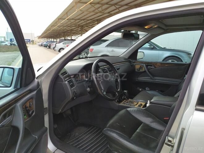 Mercedes E 280 2000, 245,000 km - 2.8 l - Sumqayıt