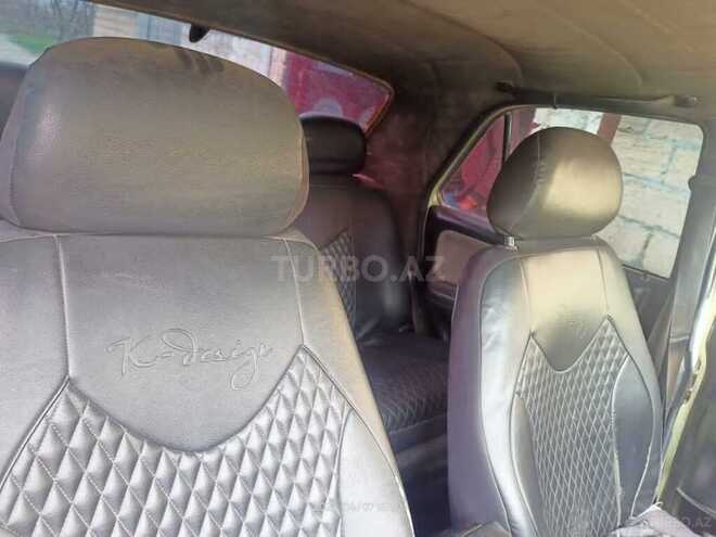 GAZ 3110 2002, 200,000 km - 2.4 l - Quba