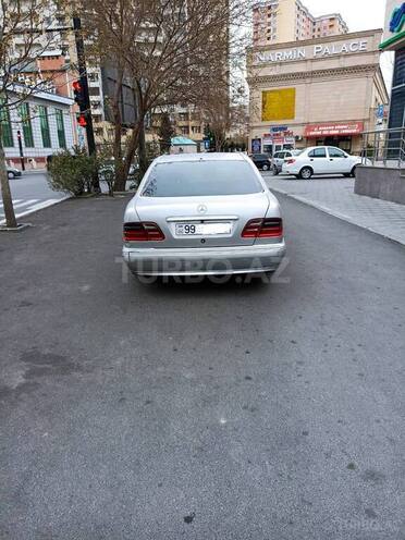Mercedes E 270 2000, 296,000 km - 2.7 l - Bakı