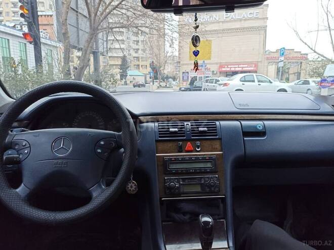 Mercedes E 270 2000, 296,000 km - 2.7 l - Bakı