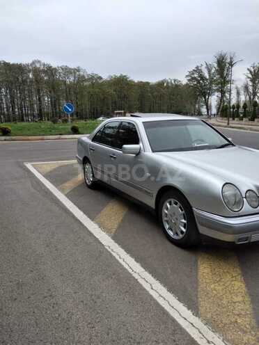 Mercedes E 240 1998, 254,000 km - 2.4 l - Masallı
