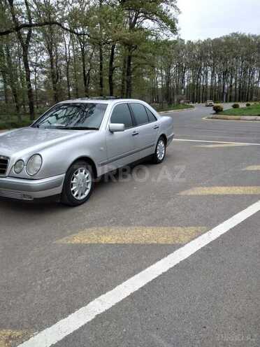 Mercedes E 240 1998, 254,000 km - 2.4 l - Masallı