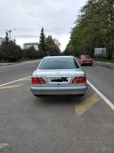 Mercedes E 240 1998, 254,000 km - 2.4 l - Masallı