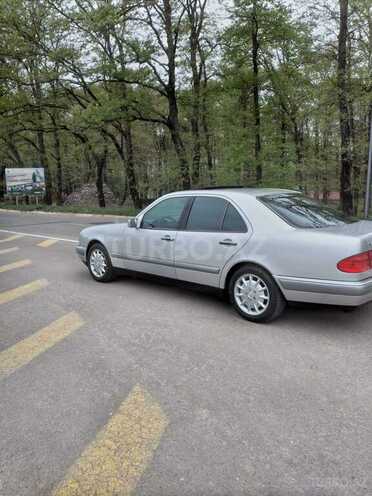 Mercedes E 240 1998, 254,000 km - 2.4 l - Masallı