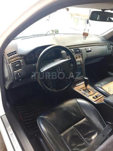 Mercedes E 220 2001, 410,000 km - 2.2 l - Bakı