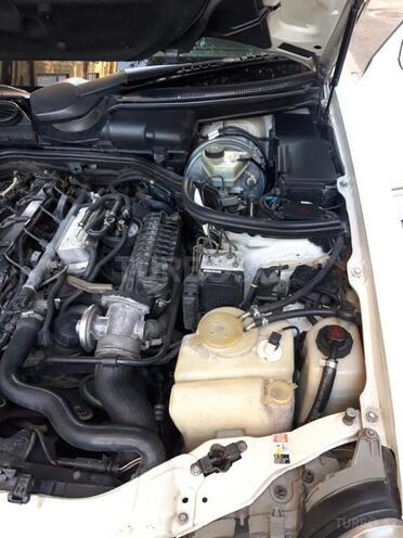 Mercedes E 220 2001, 410,000 km - 2.2 l - Bakı