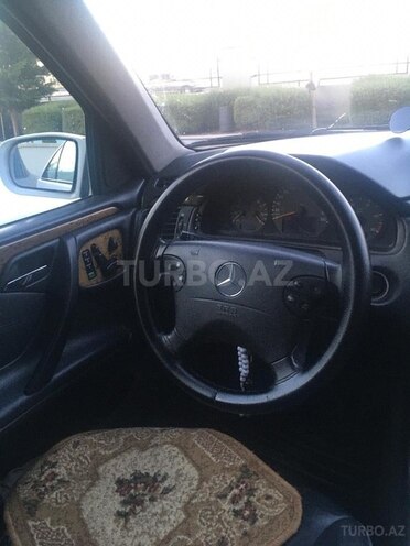 Mercedes E 220 2001, 410,000 km - 2.2 l - Bakı
