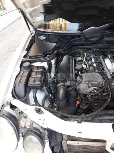 Mercedes E 220 2001, 410,000 km - 2.2 l - Bakı