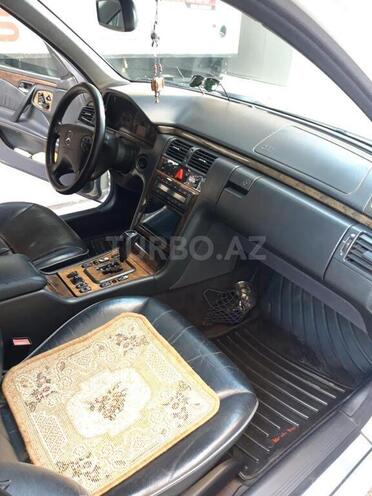 Mercedes E 220 2001, 410,000 km - 2.2 l - Bakı