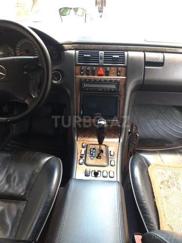 Mercedes E 220 2001, 410,000 km - 2.2 l - Bakı