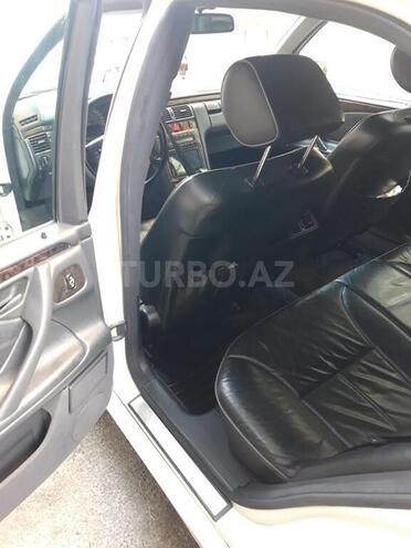 Mercedes E 220 2001, 410,000 km - 2.2 l - Bakı
