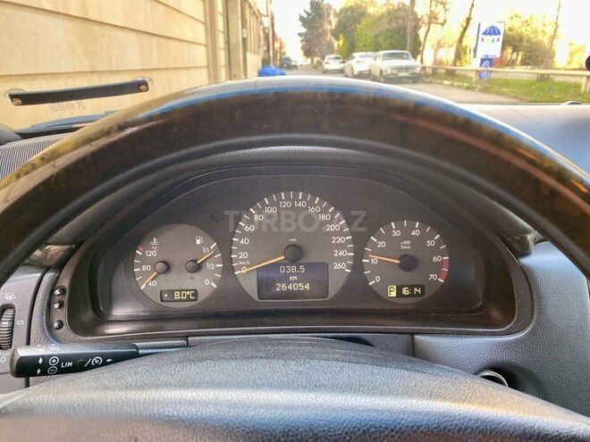 Mercedes E 280 1999, 264,000 km - 2.8 l - Bakı