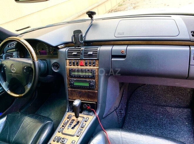 Mercedes E 280 1999, 264,000 km - 2.8 l - Bakı
