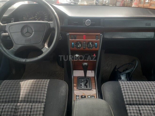 Mercedes E 220 1995, 350,000 km - 2.2 l - Bakı