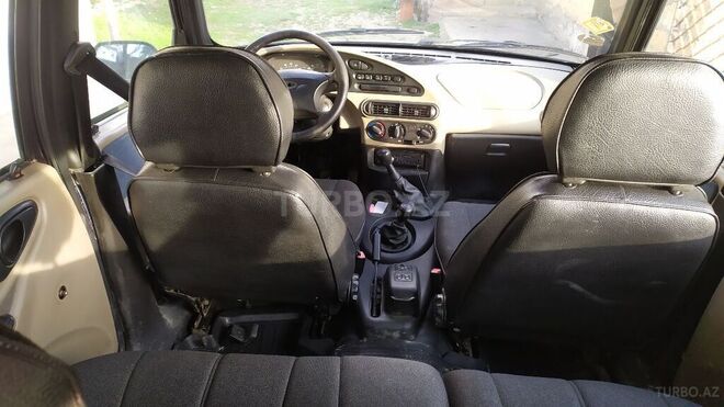 Chevrolet Niva 2005, 385,000 km - 1.7 l - Qusar