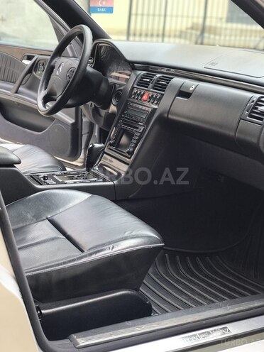 Mercedes E 320 2001, 293,533 km - 3.2 l - Bakı