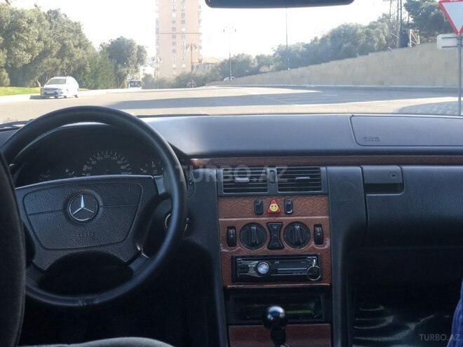 Mercedes E 220 1998, 539,000 km - 2.2 l - Bakı