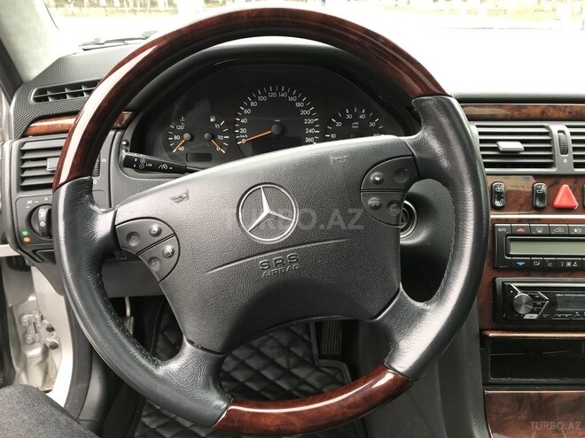 Mercedes E 280 2001, 260,000 km - 2.8 l - Sumqayıt