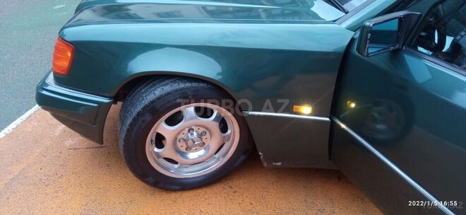 Mercedes E 200 1995, 370,000 km - 2.0 l - Bakı