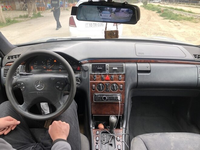Mercedes E 230 1997, 306,234 km - 2.3 л - Bakı