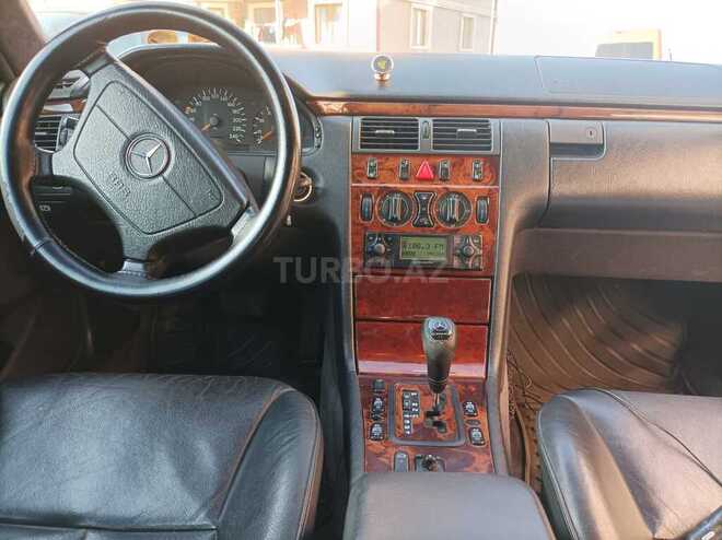 Mercedes E 240 1999, 375,942 km - 2.4 l - Bakı