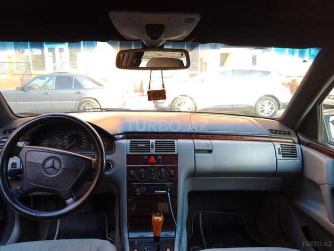 Mercedes E 230 1997, 300,000 km - 2.3 л - Bakı
