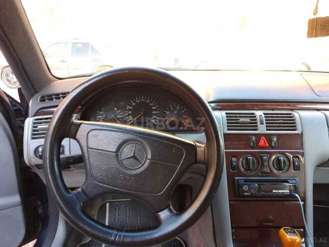 Mercedes E 230 1997, 300,000 km - 2.3 л - Bakı