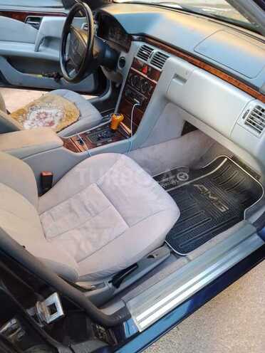 Mercedes E 230 1997, 300,000 km - 2.3 л - Bakı