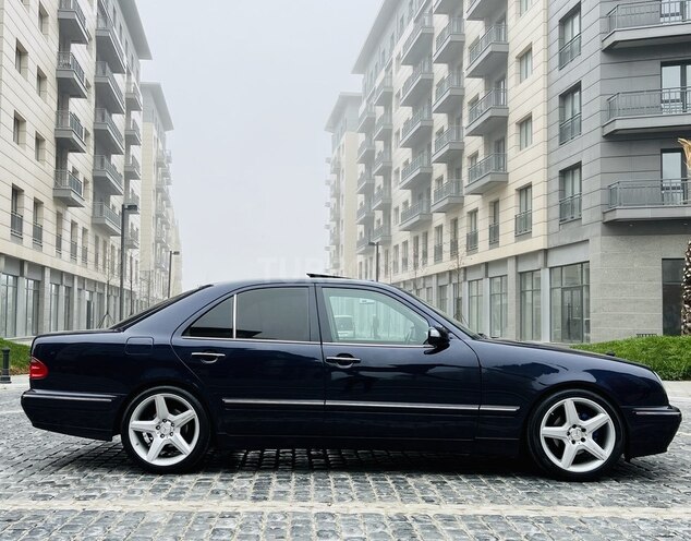 Mercedes E 240 2001, 214,567 km - 2.4 л - Bakı