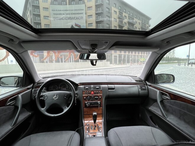 Mercedes E 240 2001, 214,567 km - 2.4 л - Bakı