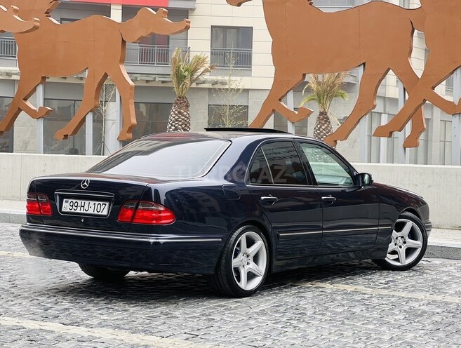 Mercedes E 240 2001, 214,567 km - 2.4 л - Bakı