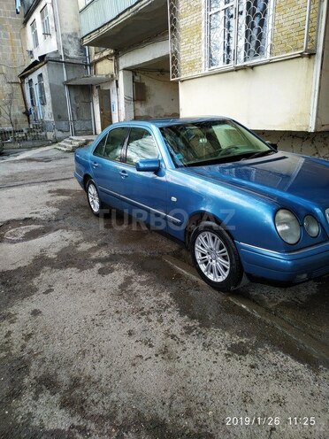 Mercedes E 240 1999, 285,000 km - 2.4 л - Bakı