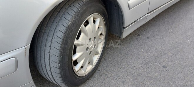 Mercedes E 220 2000, 267,000 km - 2.2 l - Bakı