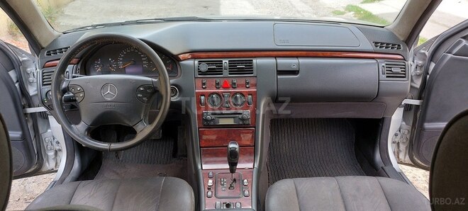 Mercedes E 220 2000, 267,000 km - 2.2 l - Bakı